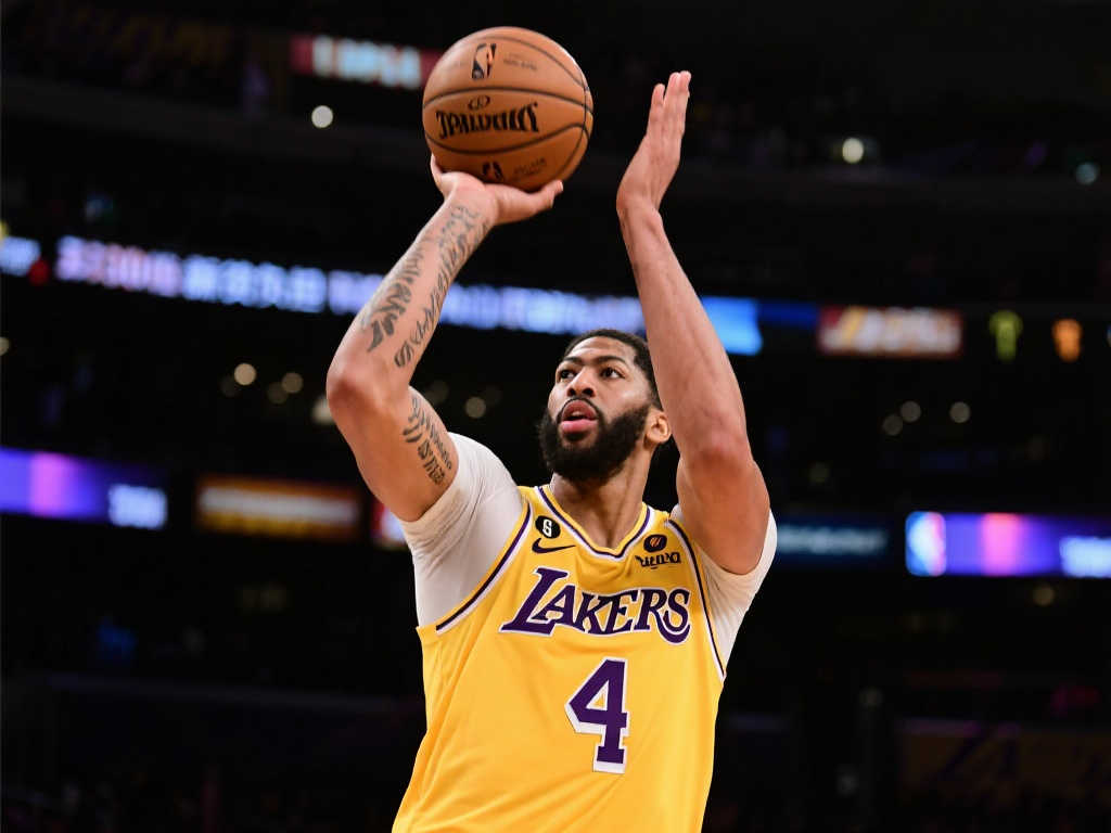 三分神准4投全中！湖人3300万猛将逆袭，争冠信心大增